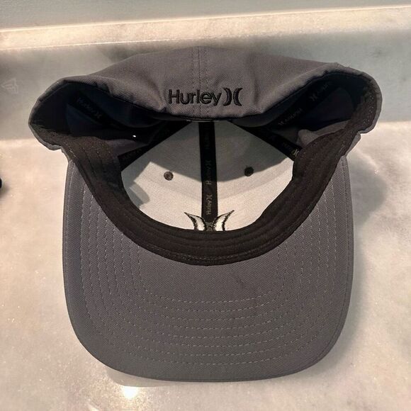 Hurley Flexfit Yupoong Structured Six-Panel Fitted Baseball Cap Gray L-XL - Picture 2 of 3